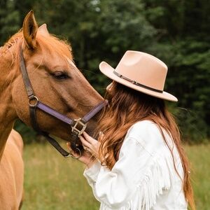 Women’s wide brim Panama cowgirl hat
